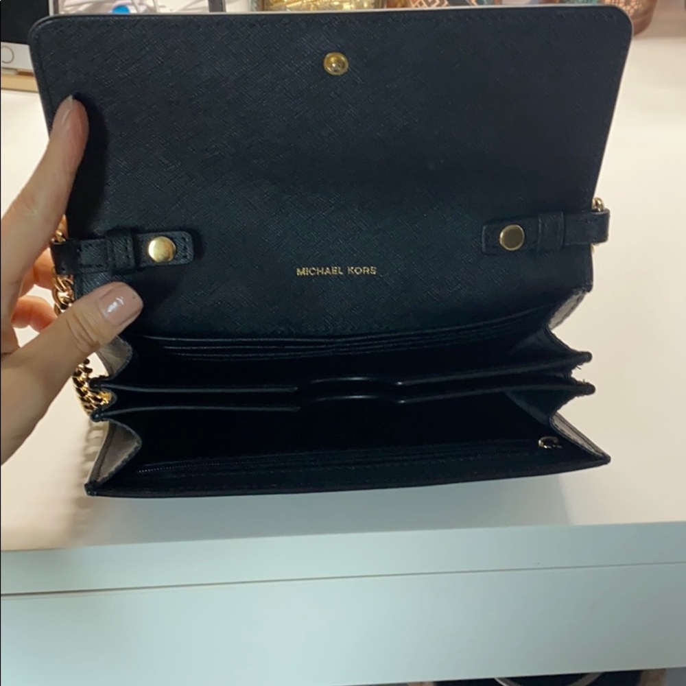Michael Kors convertible crossbody/wallet - Picture 4 of 6
